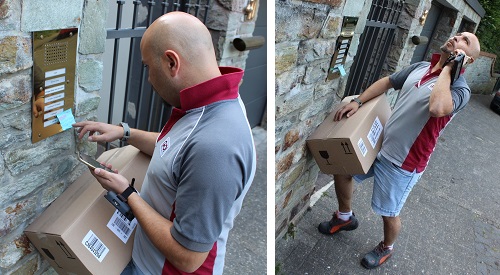 GO! Kurier vor einem Haus, bei dem Versuch ein Paket zuzustellen
